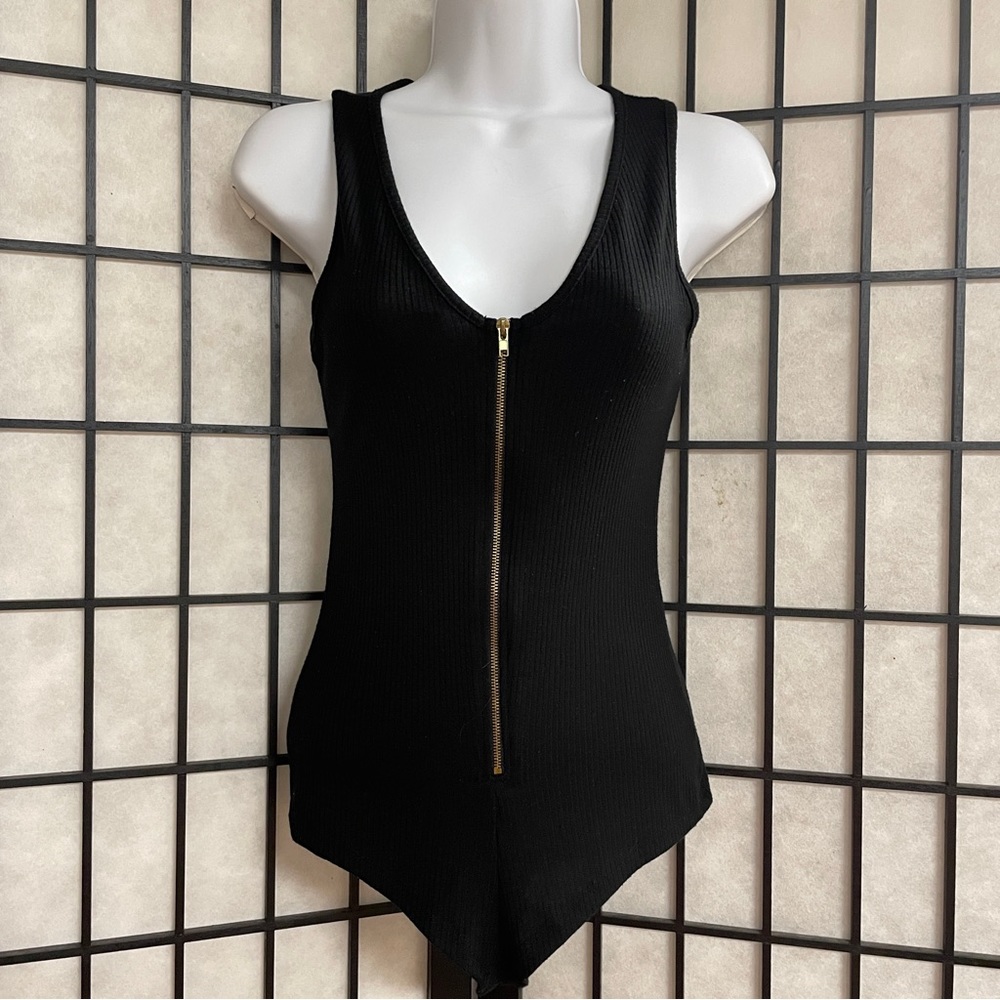 Addie ladies, sleeveless knit bodysuit, size small